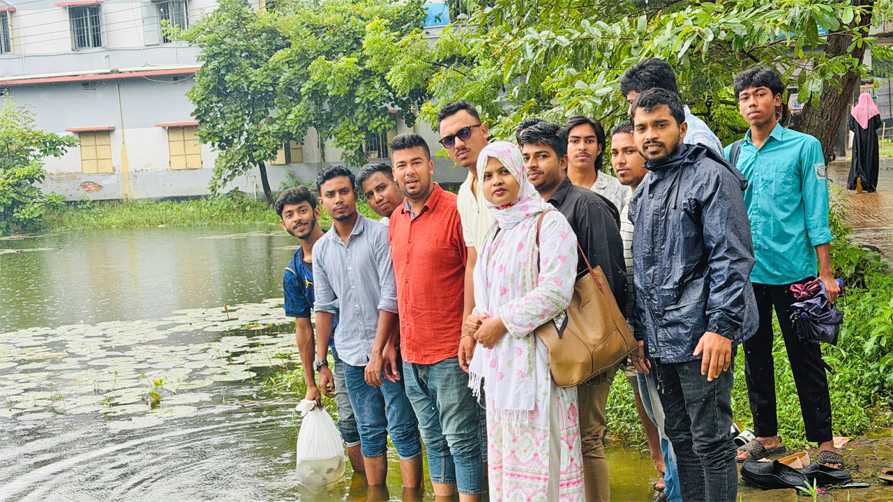 ফেনী কলেজে ছাত্রদলের মৎস্য অবমুক্তকরণ কর্মসূচি