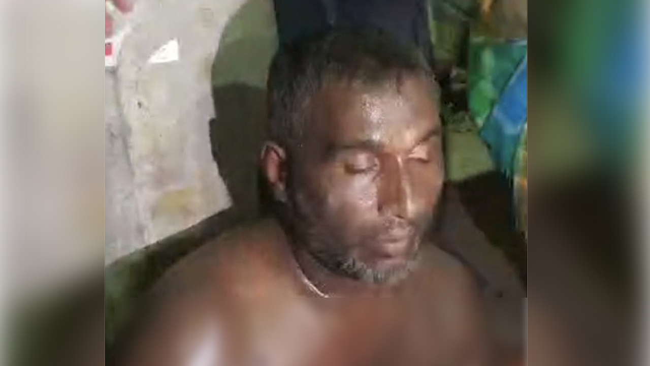 শিশু ধর্ষককে গণধোলাই দিয়ে পুলিশে সোপর্দ