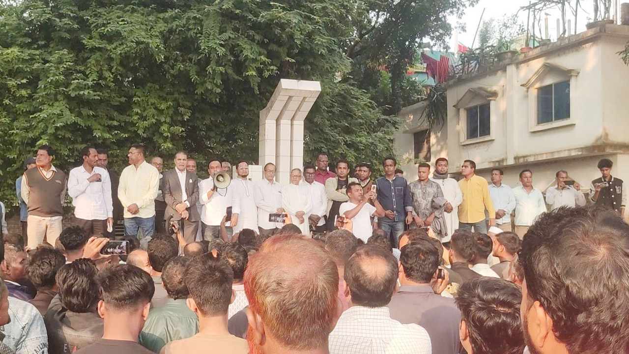 যশোর-২ আসনে বিএনপির প্রার্থী পরিবর্তনের দাবিতে সমাবেশ করেছে দলটির একাংশ