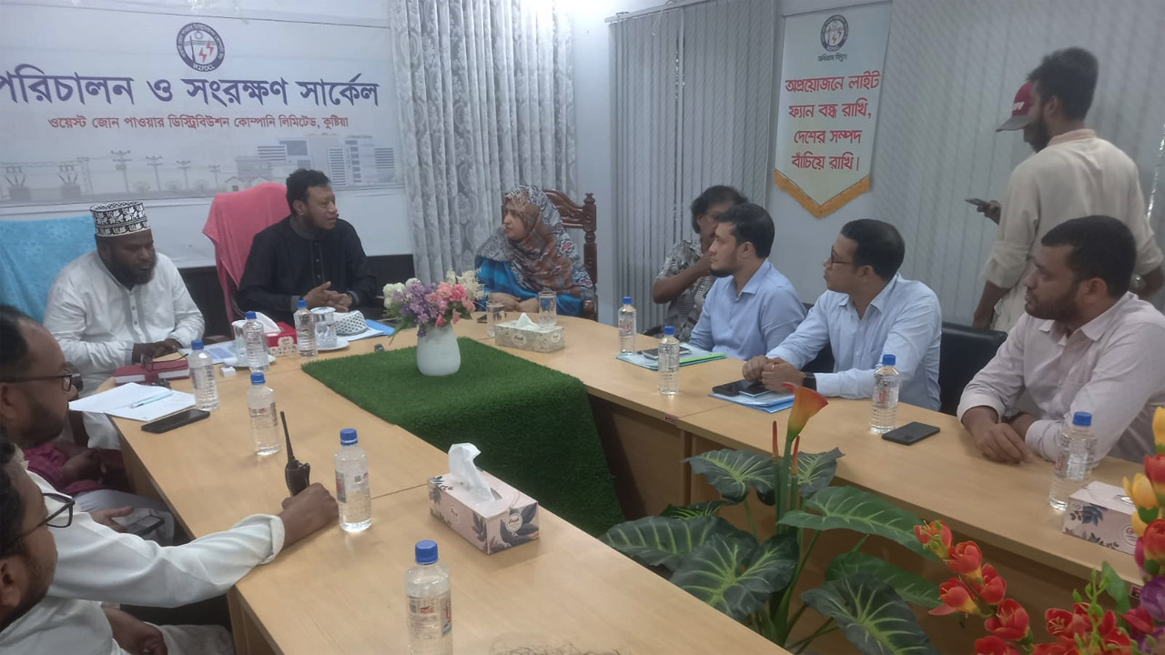 কুষ্টিয়ায় লোডশেডিং নিয়ে ওজোপাডিকোর কর্মকর্তাদের সাথে এমপি আমীর হামজার মতবিনিময়