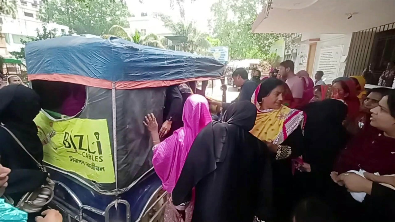 চুয়াডাঙ্গা সদর হাসপাতালে নিহত শিশু রাহার স্বজনরা