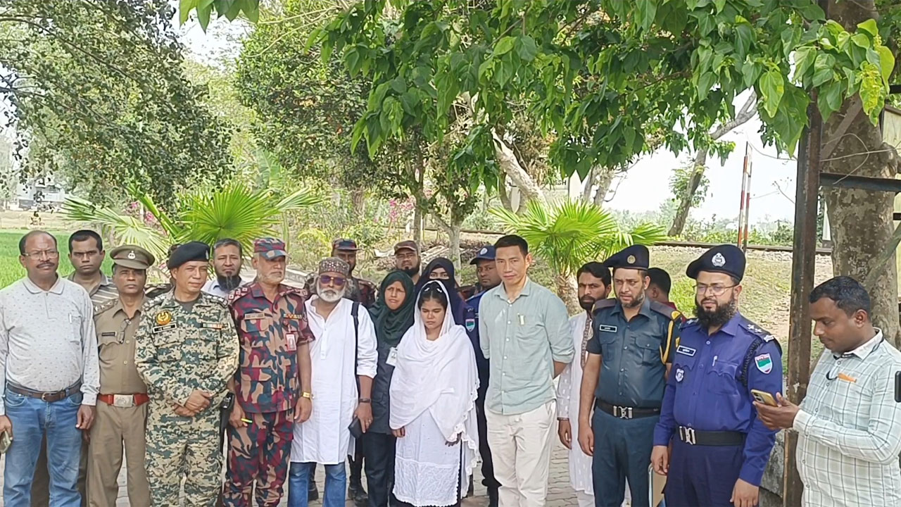 বিজিবি-বিএসএফের পতাকা বৈঠকের মাধ্যমে ভারতে ফিরলেন ফাল্গুনী রায়