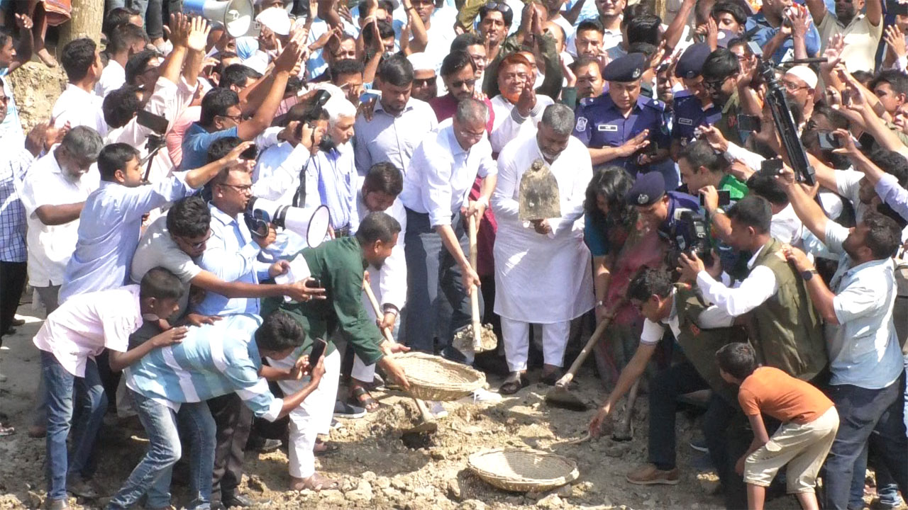 খাল কাটা কর্মসূচির উদ্বোধনে পানিসম্পদ মন্ত্রী এ্যানি