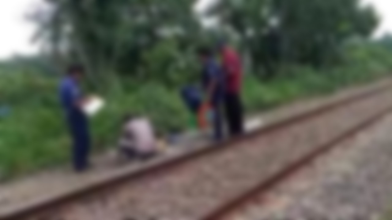 চুয়াডাঙ্গায় ক্লান্তি ও অসুস্থতায় রেললাইনে ঘুম, ট্রেনে কাটা পড়ে বৃদ্ধের মৃত্যু