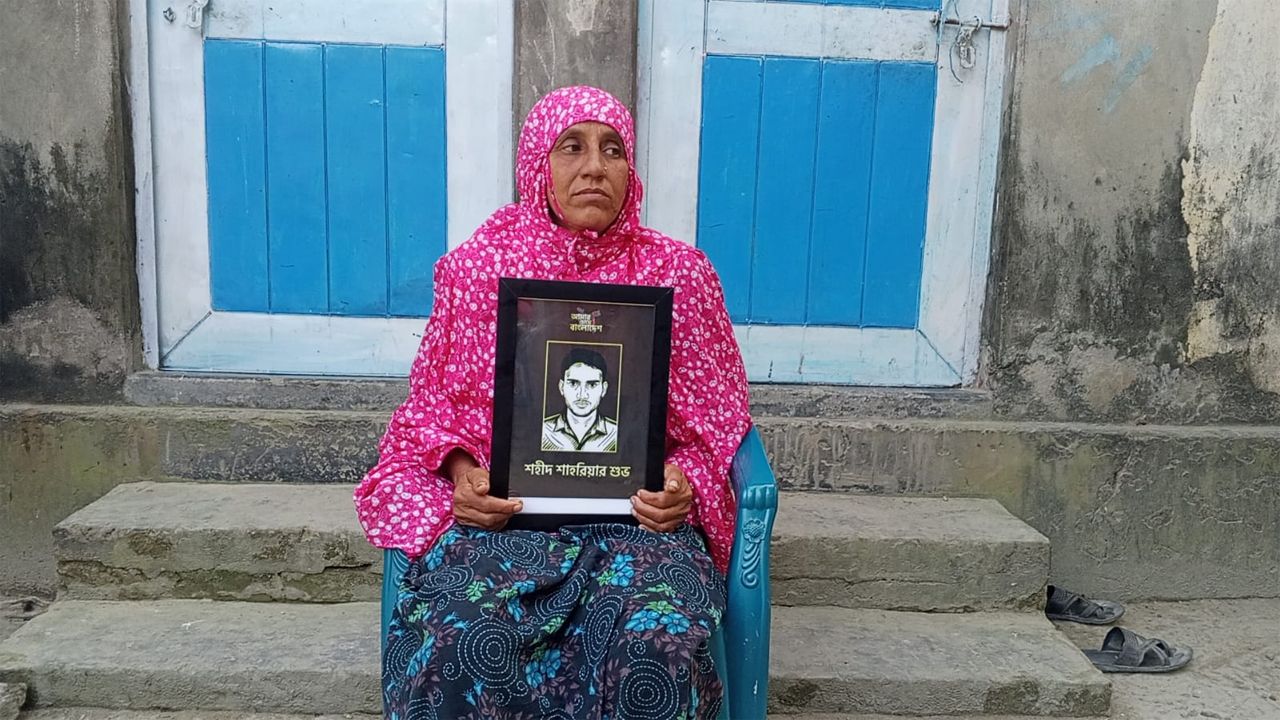 শহীদ শুভর মা।