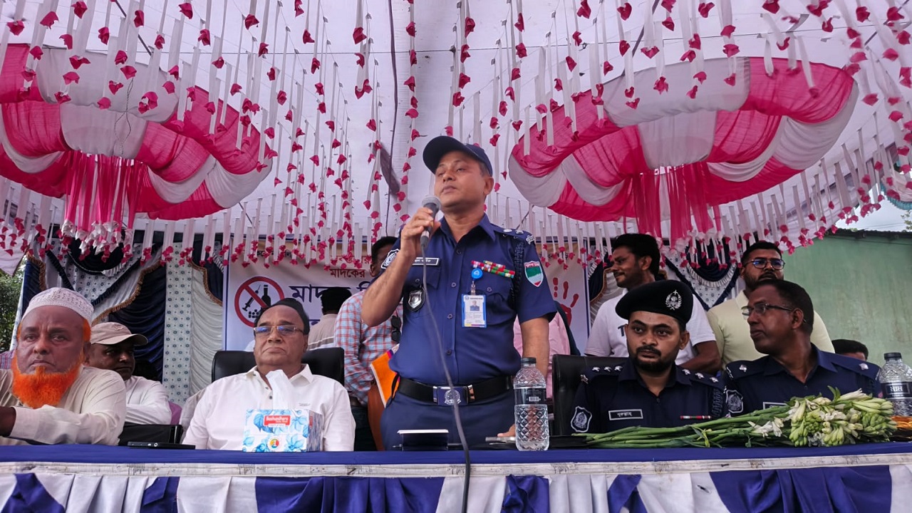 মাদক কারবারি করে চুয়াডাঙ্গা জেলায় বসবাস অসম্ভব: পুলিশ সুপার রুহুল কবির খান