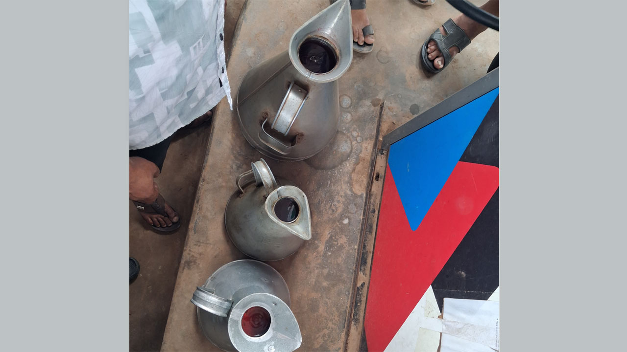 নির্ধারিত মূল্য থেকে বেশি দামে ভোজ্য তেল বিক্রি