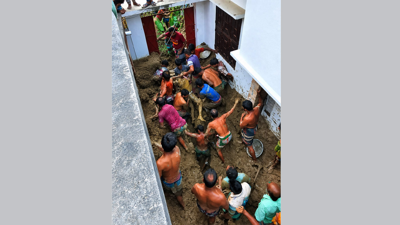চুয়াডাঙ্গায় মাটির নিচে চাপা পড়ে শ্রমিকের মৃত্যু, আহত ২