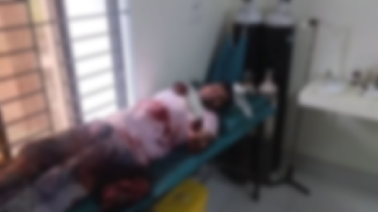 শিবচরে বিরোধপূর্ণ জমিতে পাট কাটাকে কেন্দ্র করে এক ব্যক্তিকে কুপিয়ে জখম