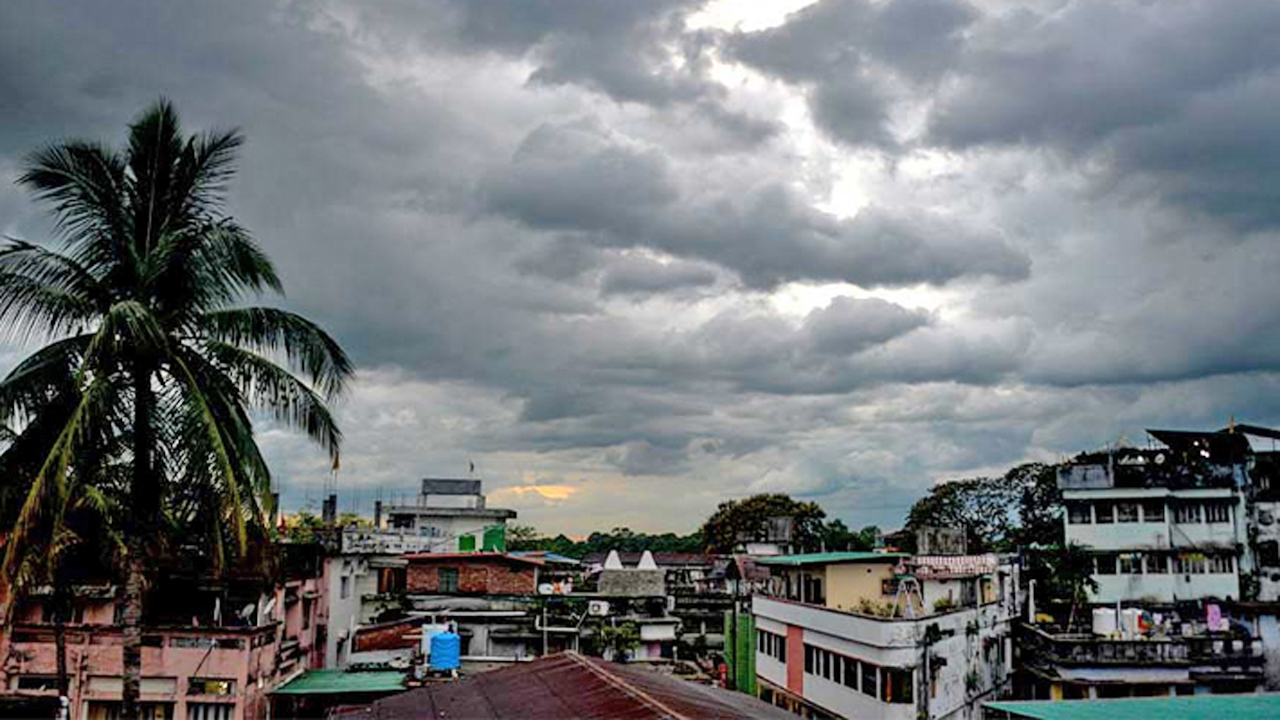 মেঘাচ্ছন্ন ঢাকার আকাশ