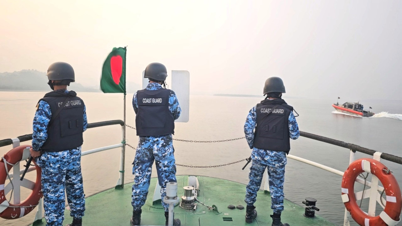 কোস্ট গার্ডের নজরদারী