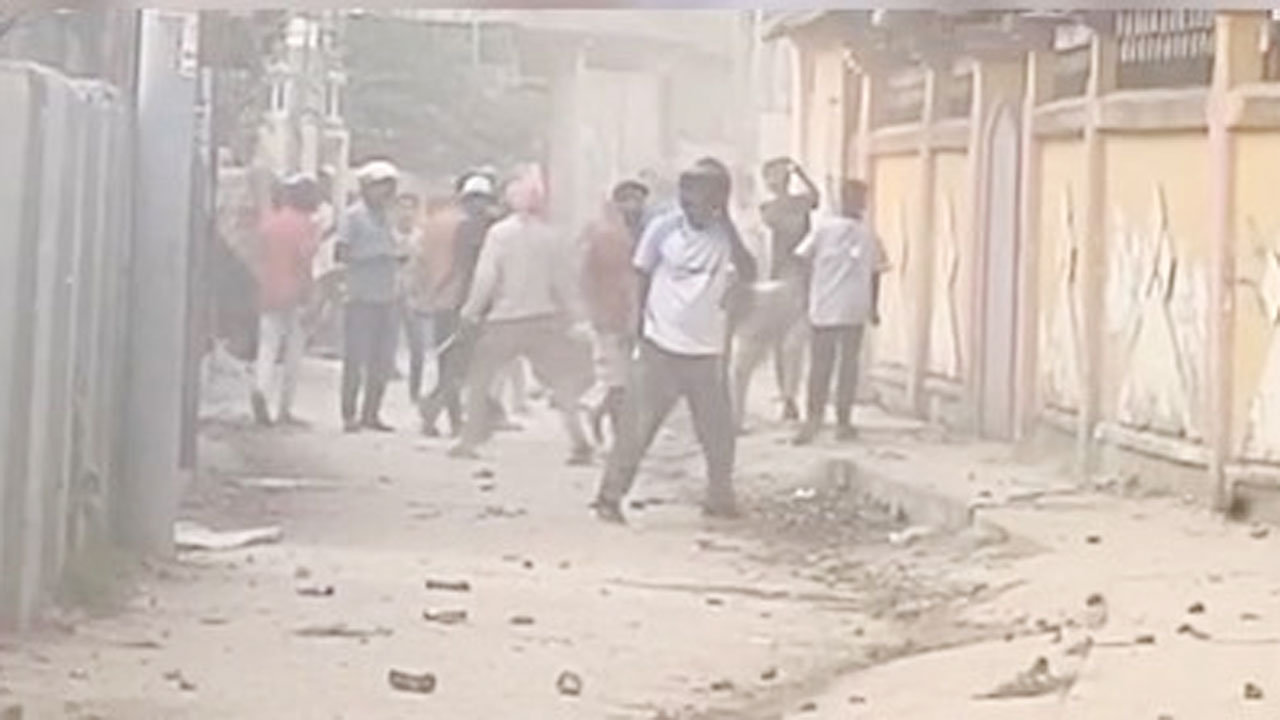 সংঘর্ষের মুহূর্ত