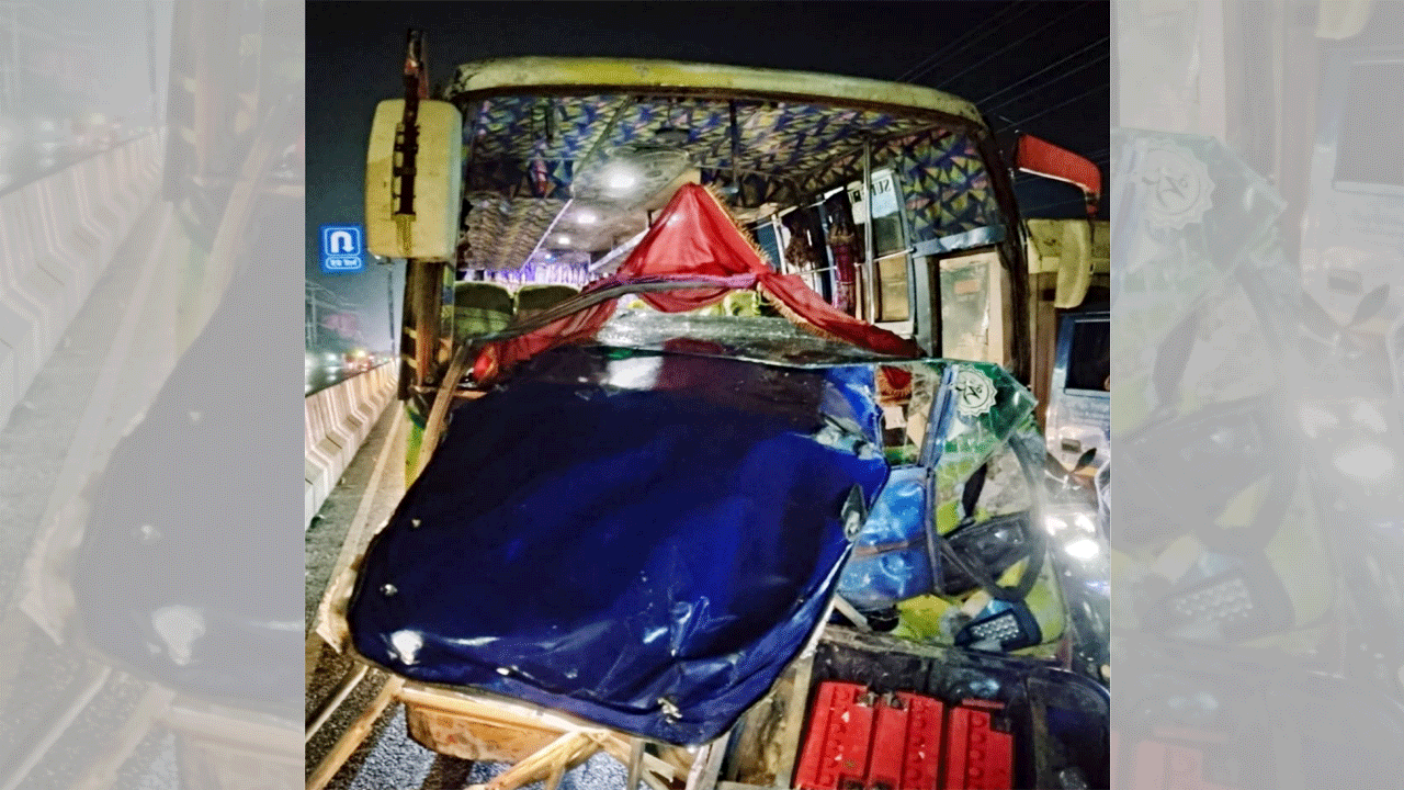দুর্ঘটনাকবলিত বাস ও অটোরিকশা