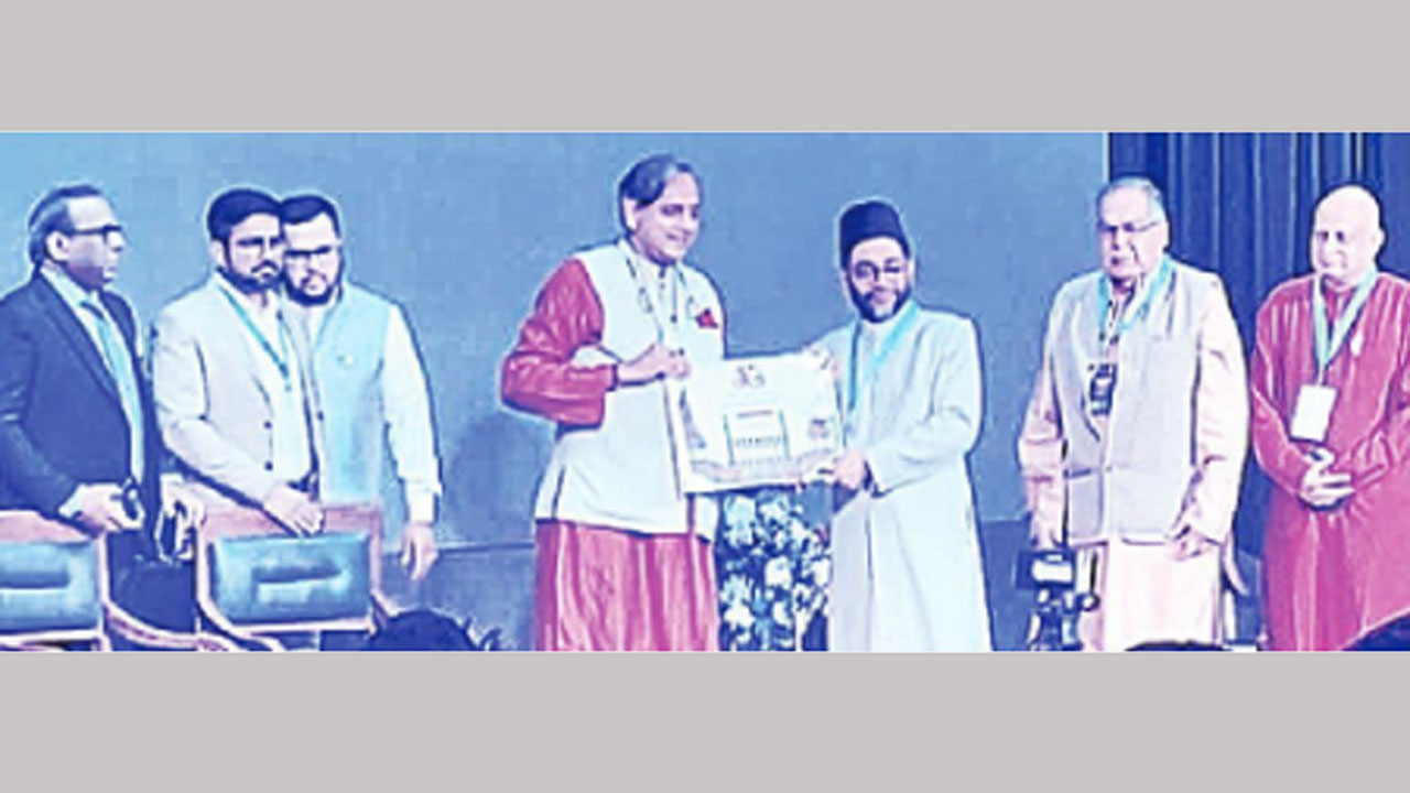 ‘ভারতের ইতিহাস, সমাজ ও সভ্যতায় মুসলমানদের অবদান; এক পুনর্মূল্যায়ন’ শীর্ষক সম্মেলনে অতিথিরা