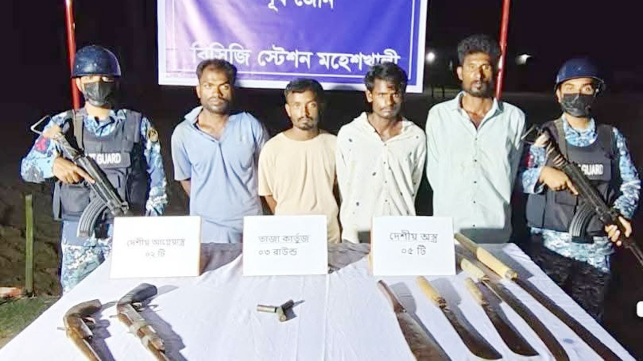 অস্ত্রসহ আটক চার ডাকাত সদস্য