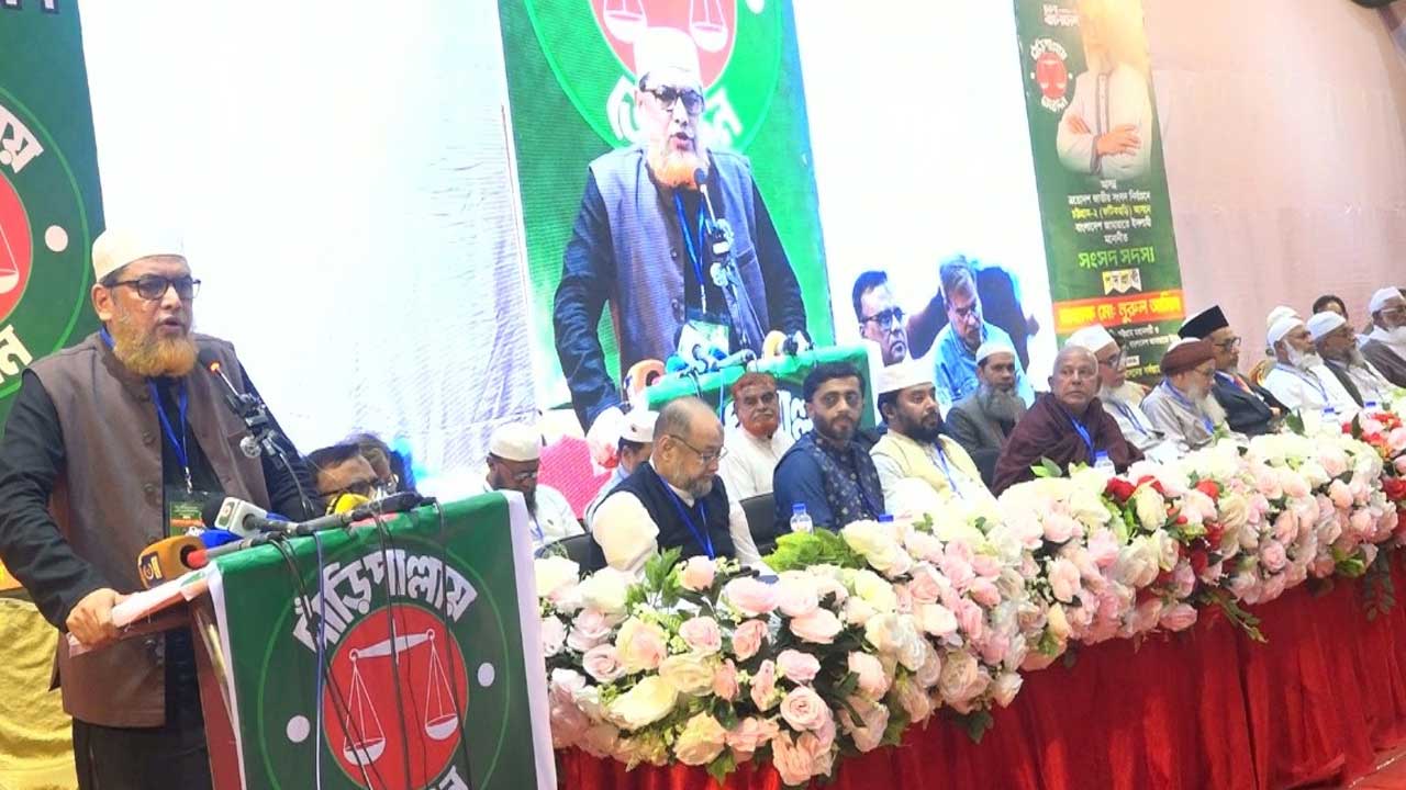 চট্টগ্রাম ইঞ্জিনিয়ার্স ইনস্টিটিউটে ফটিকছড়িবাসীর প্রীতি সমাবেশে প্রধান অতিথির বক্তব্য দেন জামায়াত নেতা মুহাম্মদ শাহজাহান