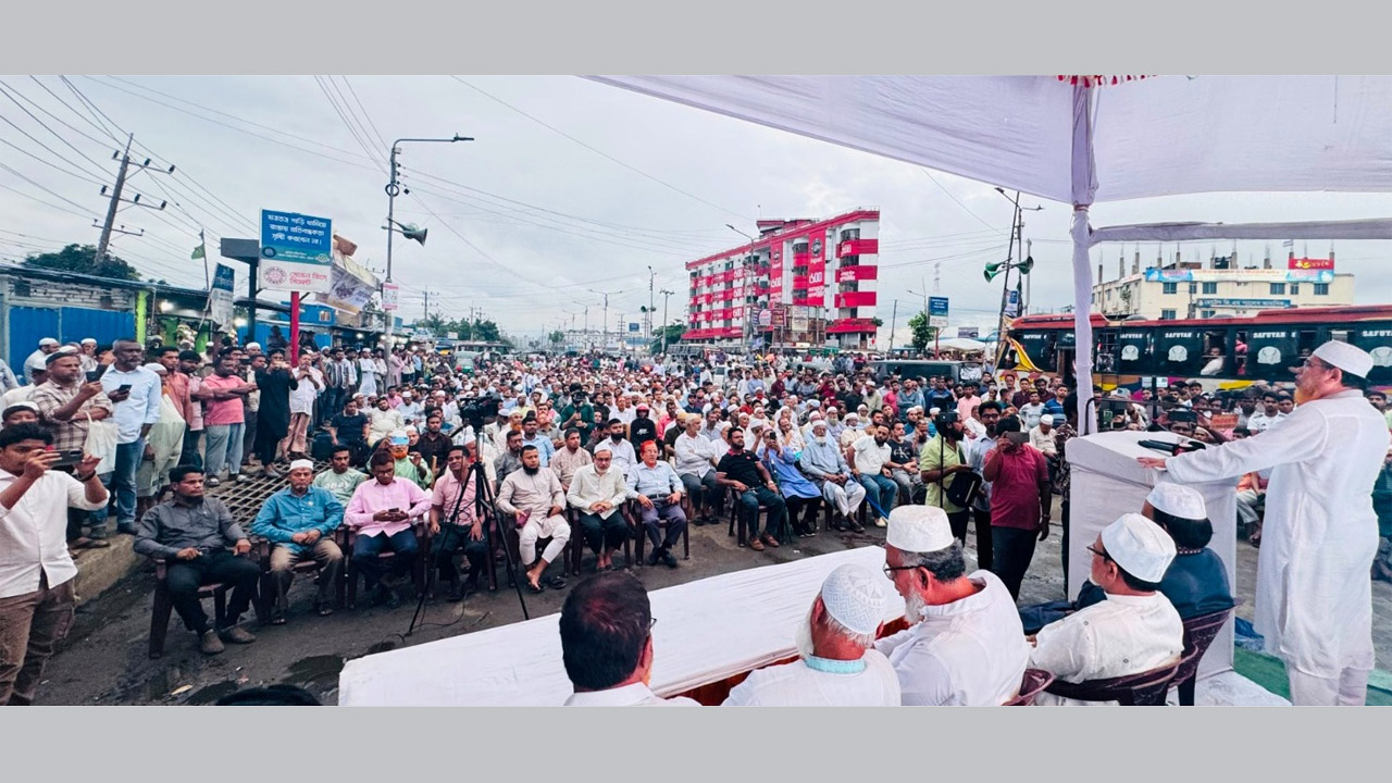 শাহ আমানত সেতু সড়ক চত্বরে জামায়াতের কেন্দ্রীয় নেতা মুহাম্মদ শাহজাহান