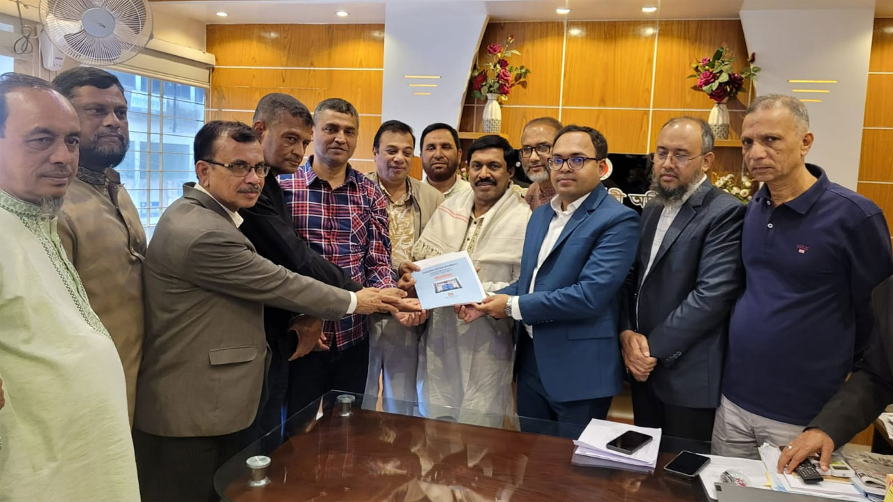 কুমিল্লা-৫ আসনে বিএনপি প্রার্থী জসিম উদ্দিনের পক্ষে মনোনয়নপত্র ক্রয়