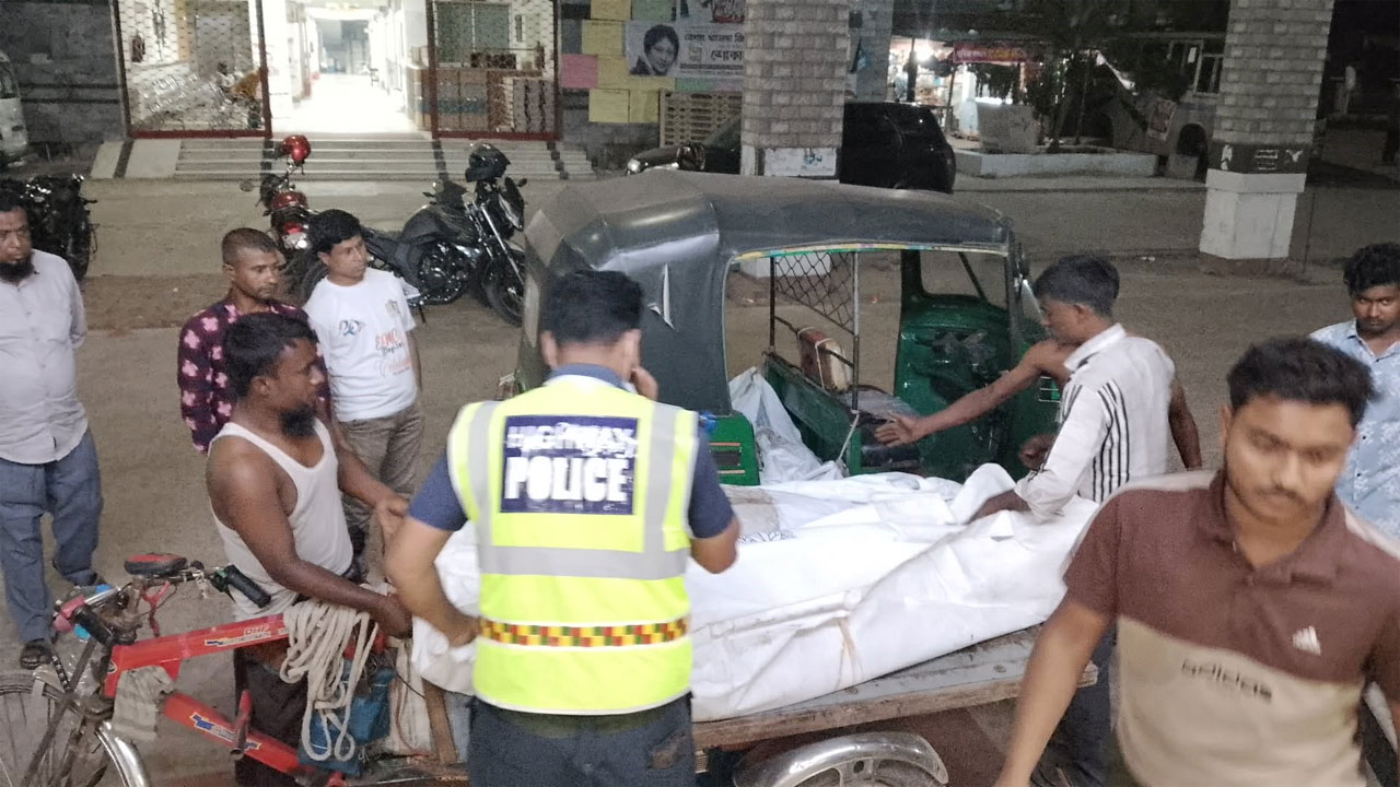 নিহতদের লাশ উদ্ধার চলছে