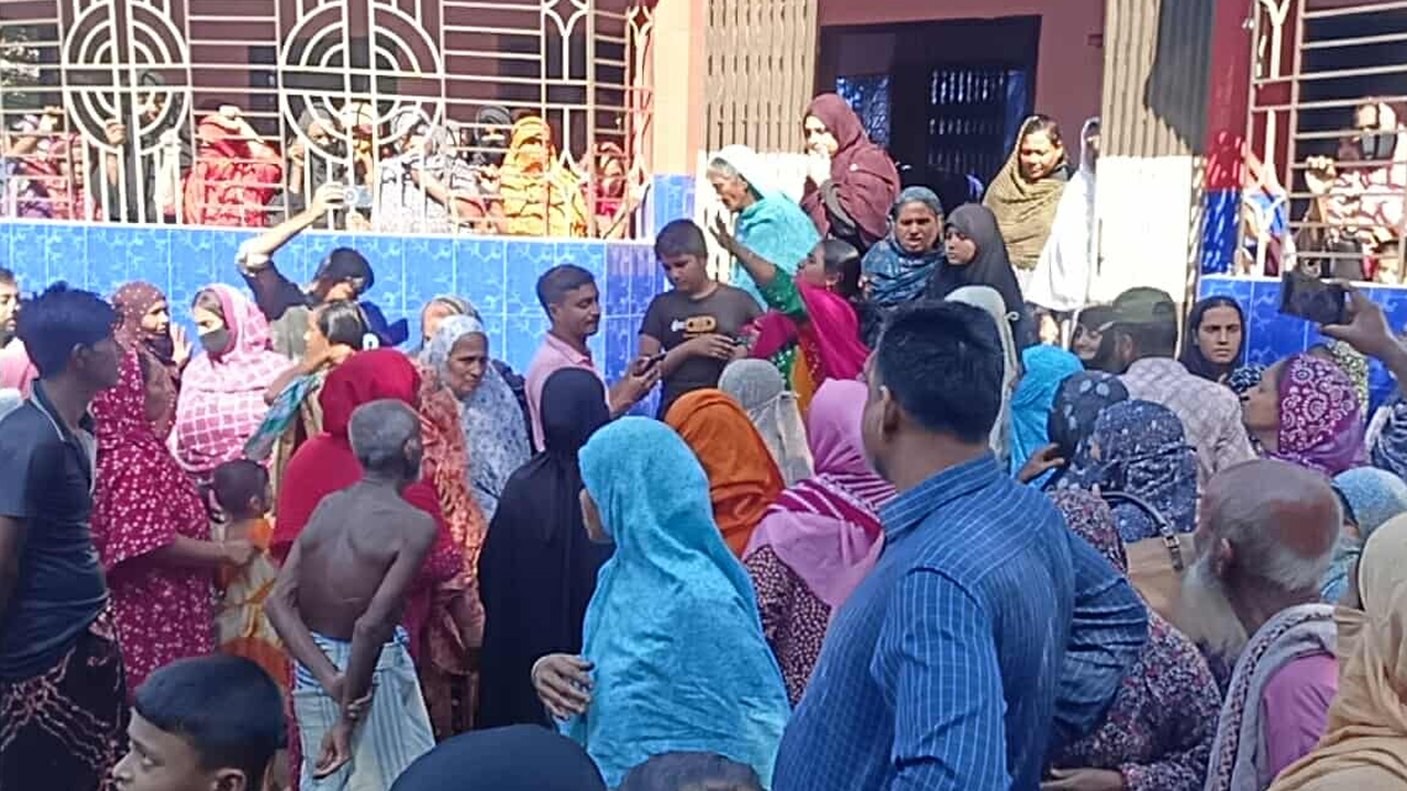 মা ও ভাইকে হত্যা।