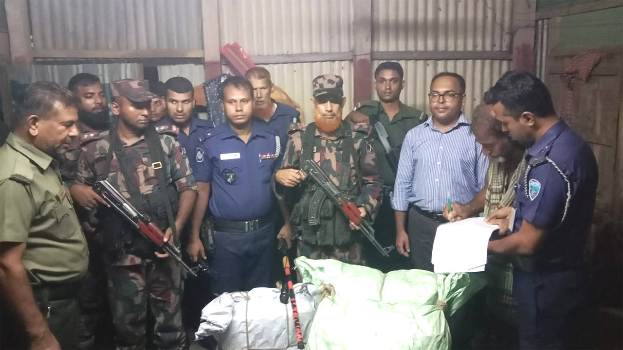 অভিযানে জব্দ করা পণ্য সামগ্রী