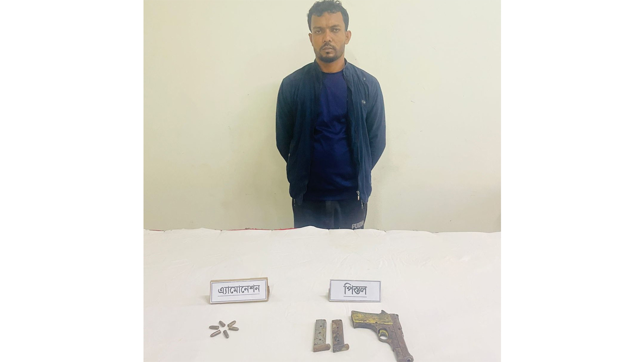 অস্ত্রসহ স্বেচ্ছাসেবকলীগ নেতা আটক।