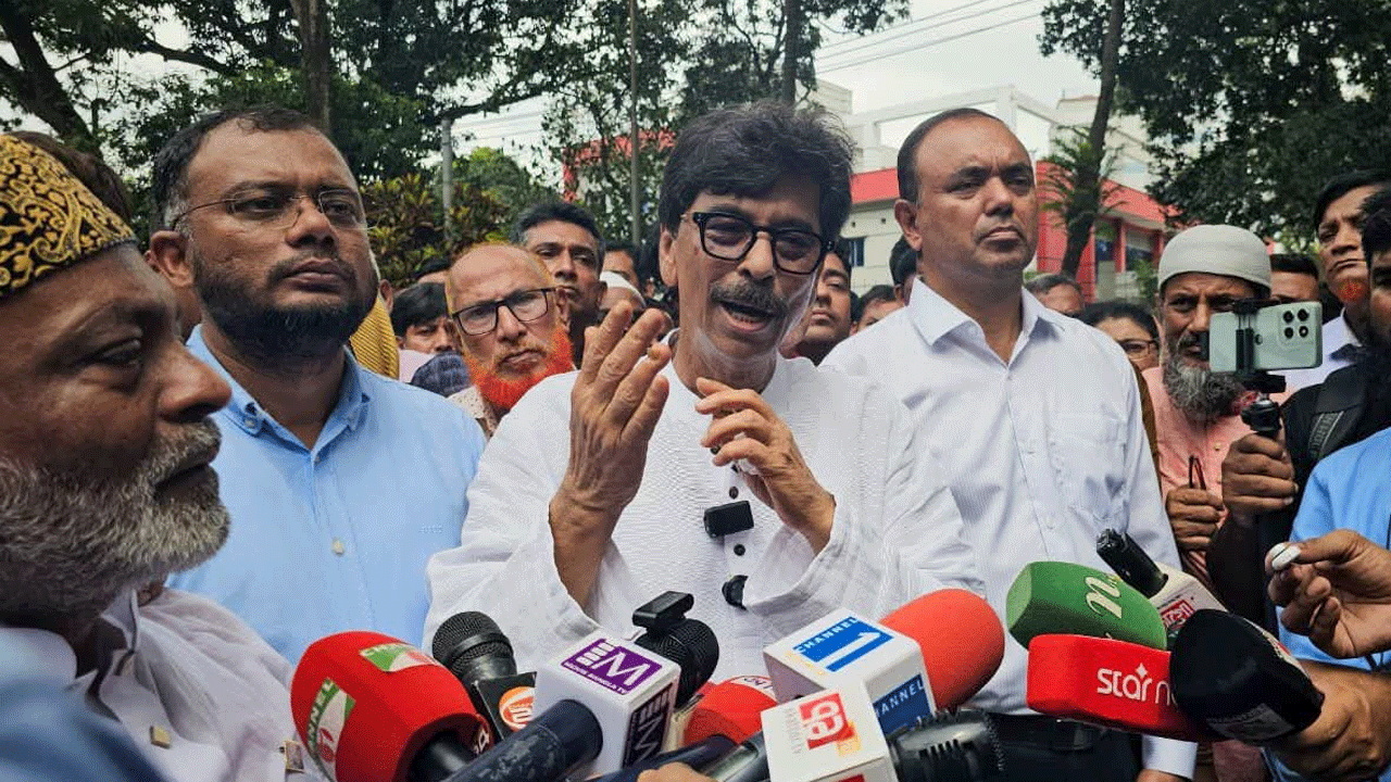 বক্তব্য রাখছেন কৃষিমন্ত্রী মোহাম্মদ আমিন উর রশিদ ইয়াছিন