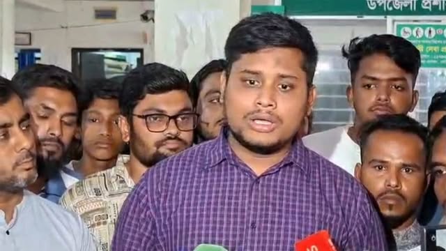 বক্তব্য রাখছেন হাসনাত আবদুল্লাহ