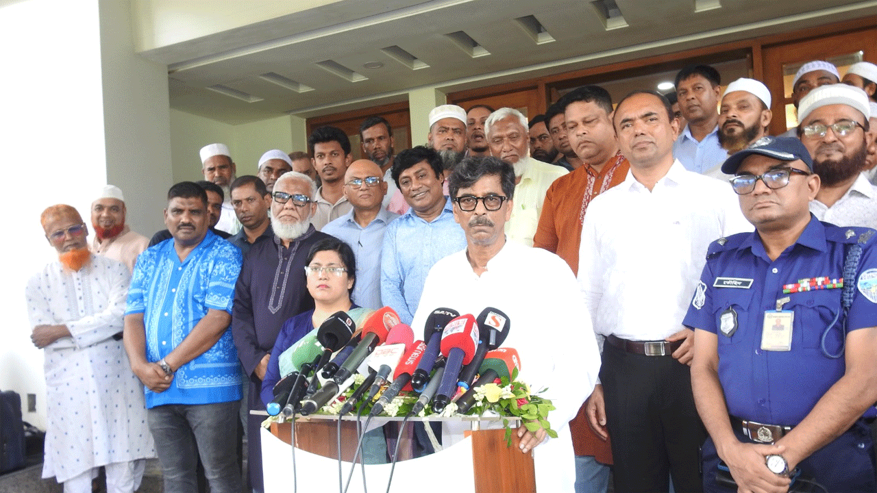 বক্তব্য রাখছেন কৃষিমন্ত্রী মোহাম্মদ আমিন উর রশিদ ইয়াছিন