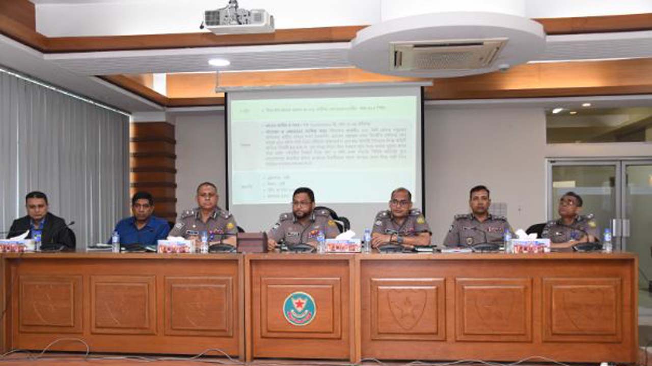 সভায় বক্তব্য রাখছেন ডিএমপি কমিশনার মোসলেহ্ উদ্দিন আহমদ