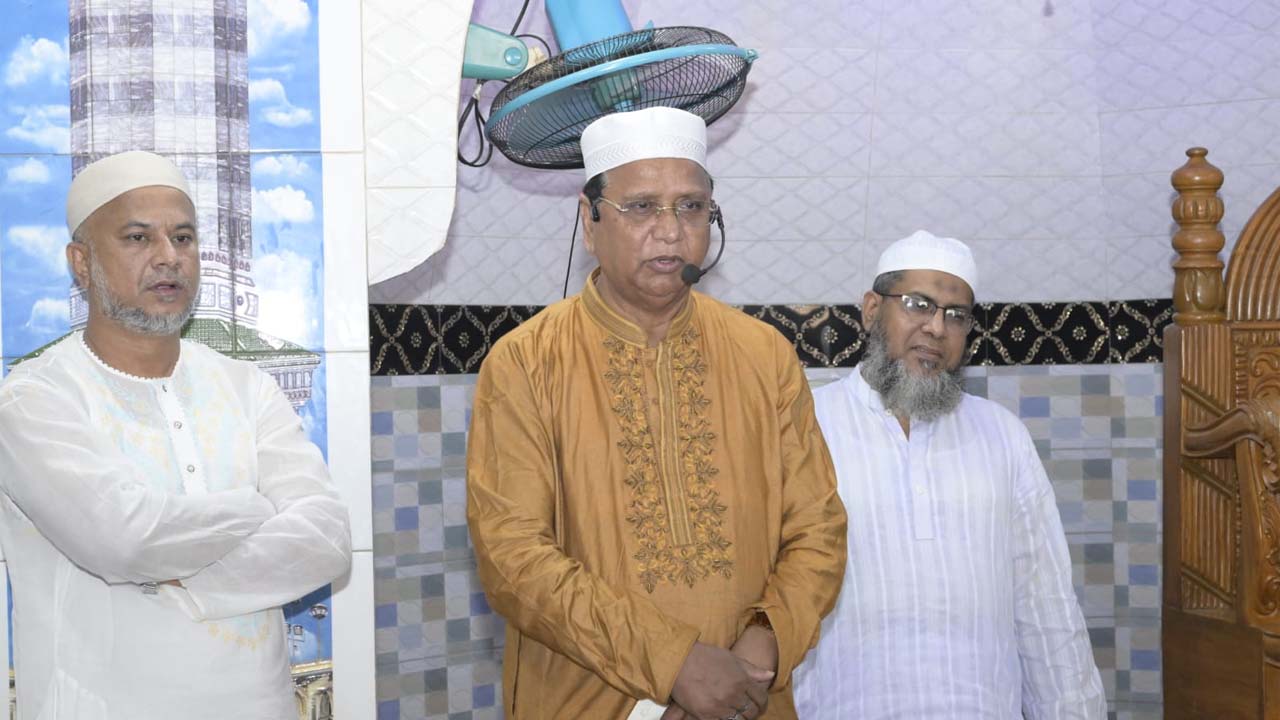বক্তব্য দেন ঢাকা দক্ষিণ সিটি করপোরেশনের প্রশাসক বীর মুক্তিযোদ্ধা মো: আবদুস সালাম