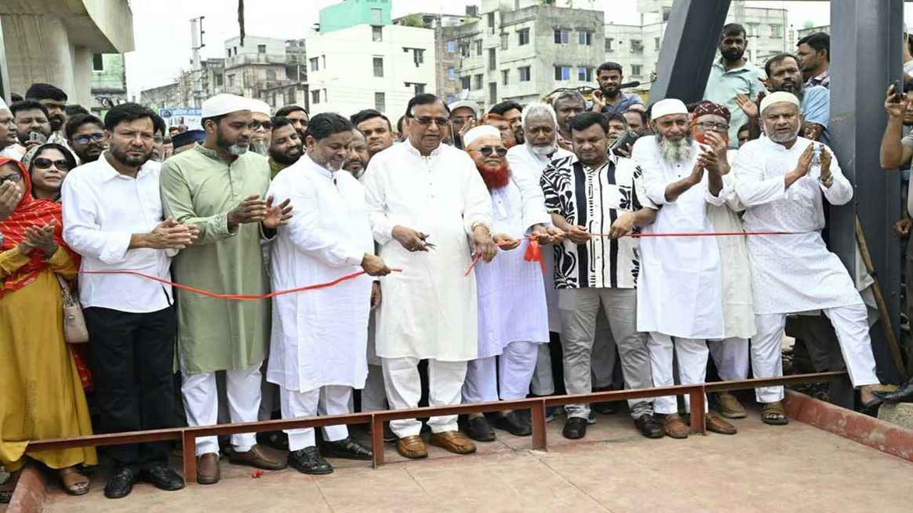 কামরাঙ্গীরচরের লোহার ব্রিজটি সংস্কারের পর আবারো চলাচলের জন্য খুলে দিয়েছে ডিএসসিসি