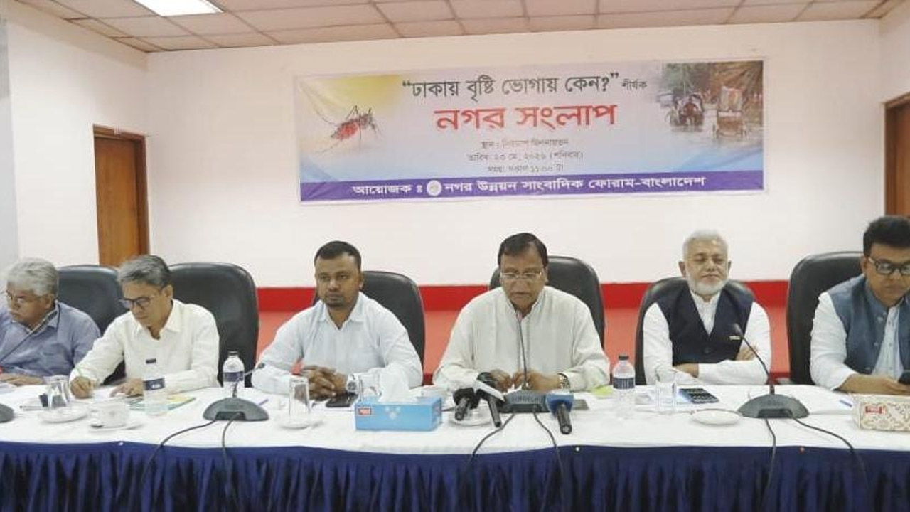 বক্তব্য রাখছেন ডিএসসিসি প্রশাসক বীর মুক্তিযোদ্ধা মো: আব্দুস সালাম