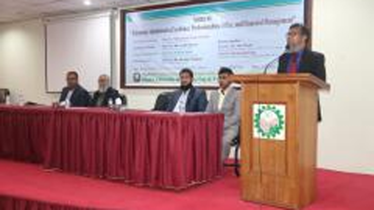 বক্তব্য রাখছেন ডুয়েট ভিসি