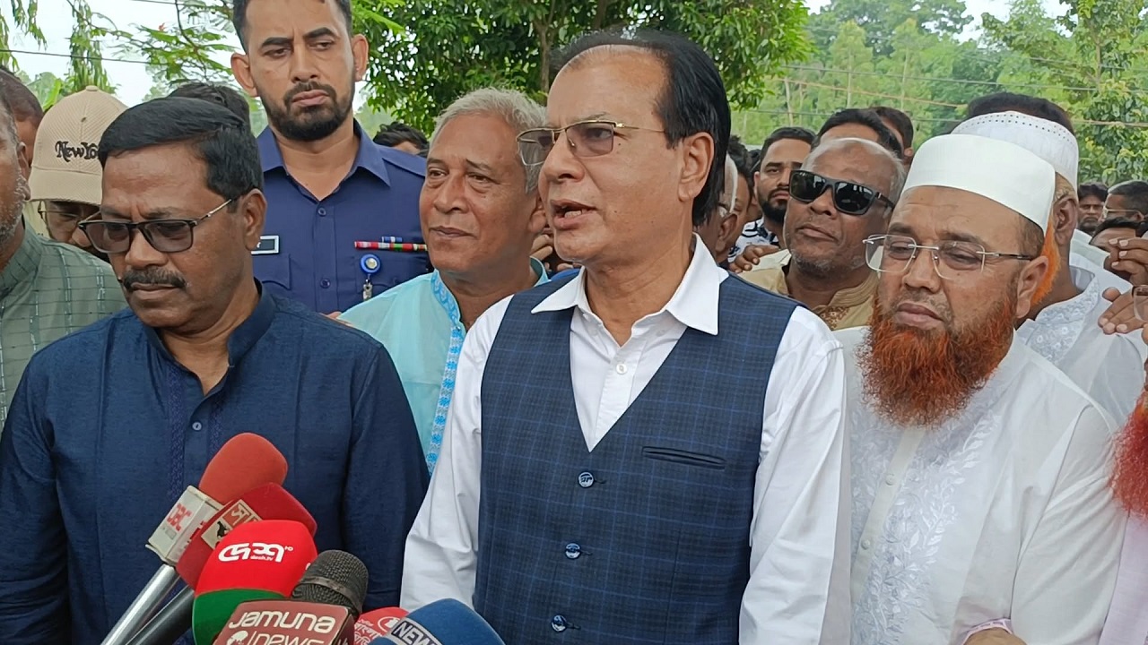 কুড়িগ্রামে দুর্যোগ ও ত্রাণমন্ত্রী আসাদুল হাবিব দুলু