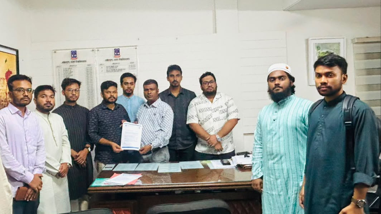 শাস্তির দাবিতে প্রক্টরকে ঢাবি ছাত্রশিবিরের অভিযোগপত্র প্রদান