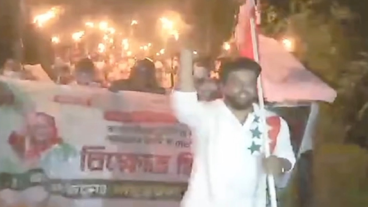 নিষিদ্ধ ছাত্রলীগের মশাল মিছিল, দামুড়হুদায় চাঞ্চল্য