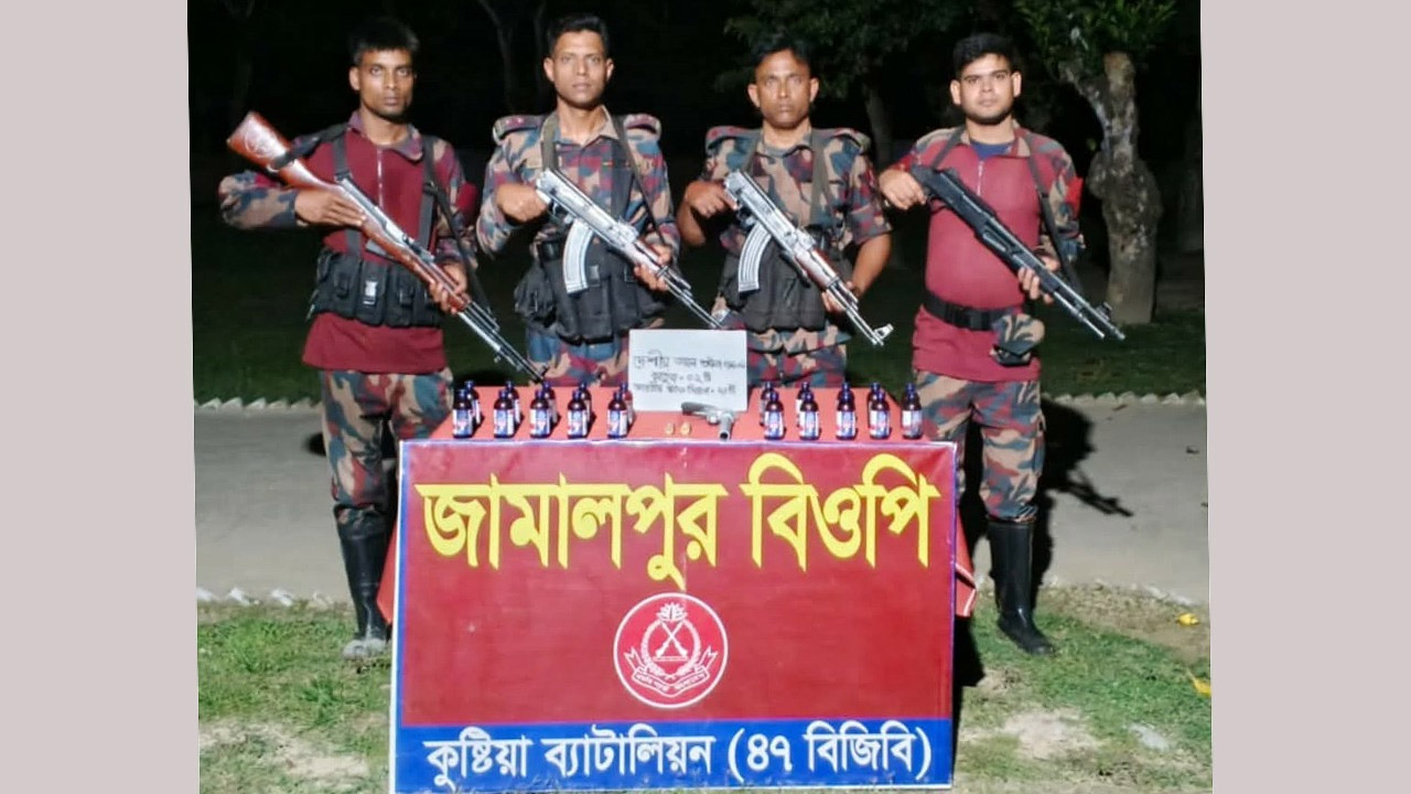 দৌলতপুর সীমান্তে বিজিবির অভিযানে অস্ত্র ও মাদক উদ্ধার