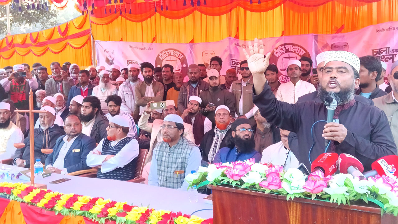 বক্তব্য প্রদান করছেন ইসলামী ছাত্রশিবিরের সাবেক কেন্দ্রীয় সভাপতি দেলাওয়ার হোসেন