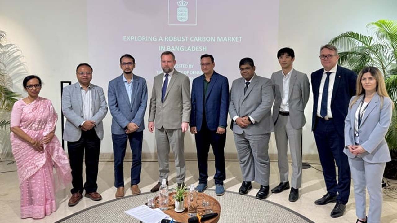 ‘ক্লাইমেট টক: এক্সপ্লোরিং এ রোবাস্ট কার্বন মার্কেট ইন বাংলাদেশ’ শীর্ষক আলোচনায় ডেনিশ রাষ্ট্রদূত