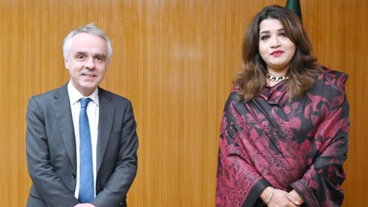 শামা ওবায়েদ ইসলামের সাথে সাক্ষাৎ করেন ফ্রান্সের ইউরোপ ও ওশেনিয়া বিষয়ক পরিচালক বেনোয়া গিদে