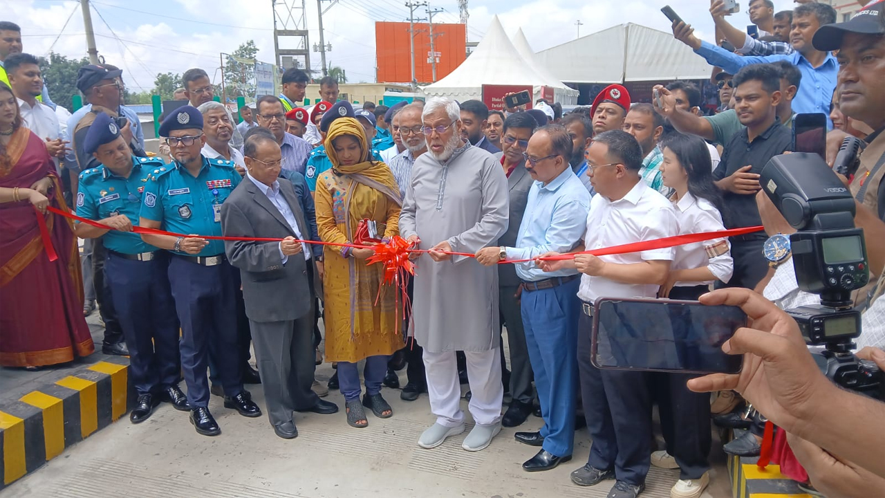 ঢাকা বাইপাস সড়কের ১৮ কিলোমিটারের উদ্বোধন করেন উপদেষ্টা মুহাম্মদ ফাওজুল কবির খান