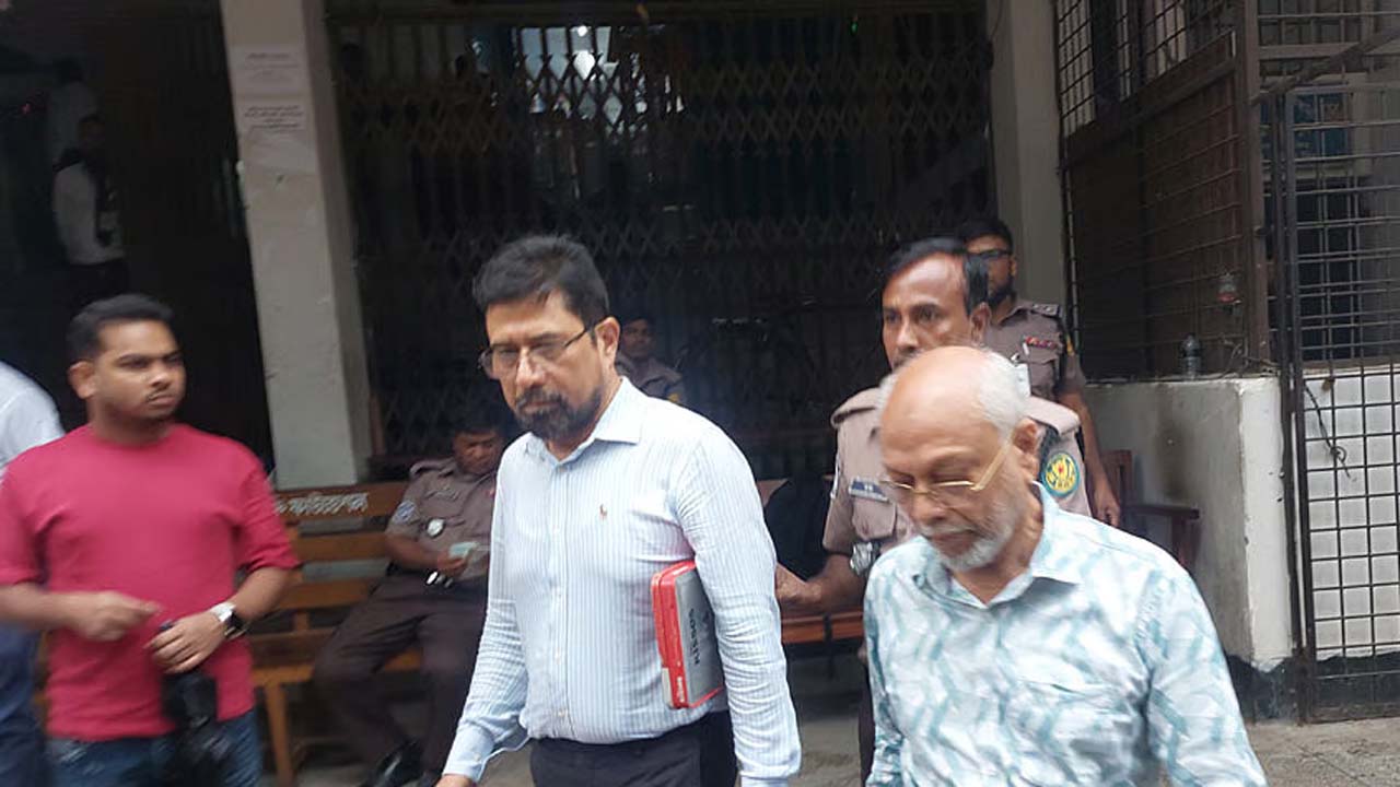 আসামিদের কারাগারে পাঠানো হয়
