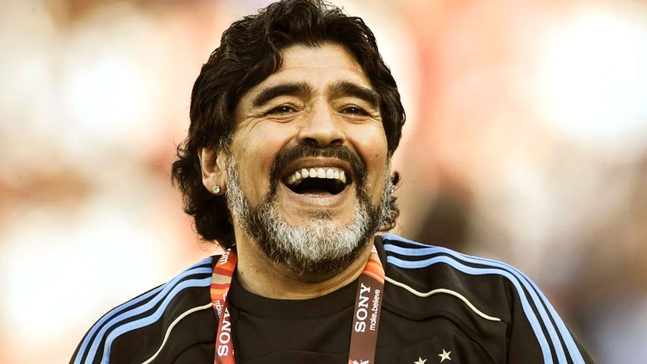 ফুটবল কিংবদন্তি দিয়াগো ম্যারাডোনা