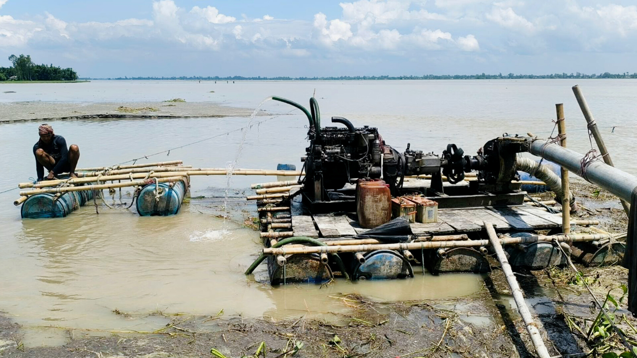 তিস্তায় বালু উত্তোলন