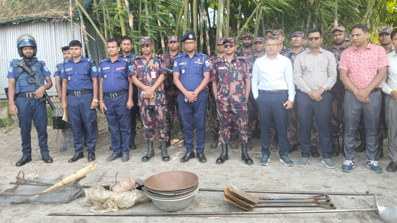 তিস্তা নদীতে টাস্কফোর্সের অভিযান পরিচালনা করা হয়েছে