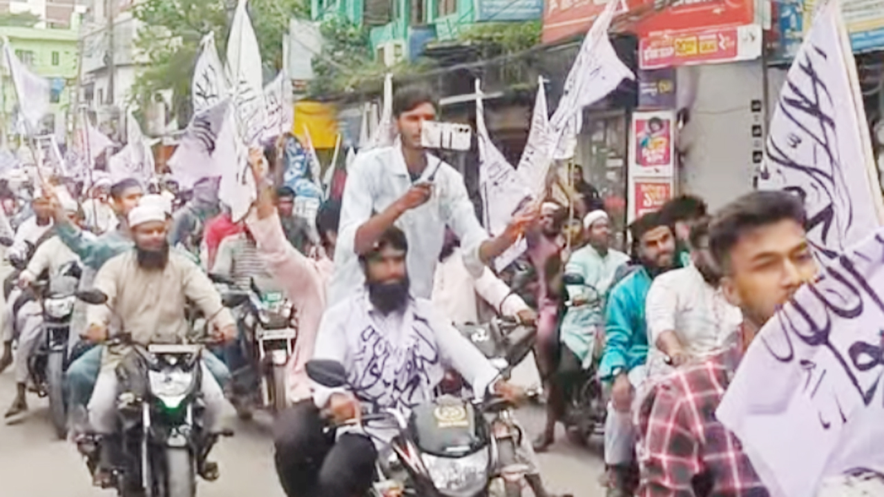 কালেমার পতাকা নিয়ে বাইক র‍্যালি