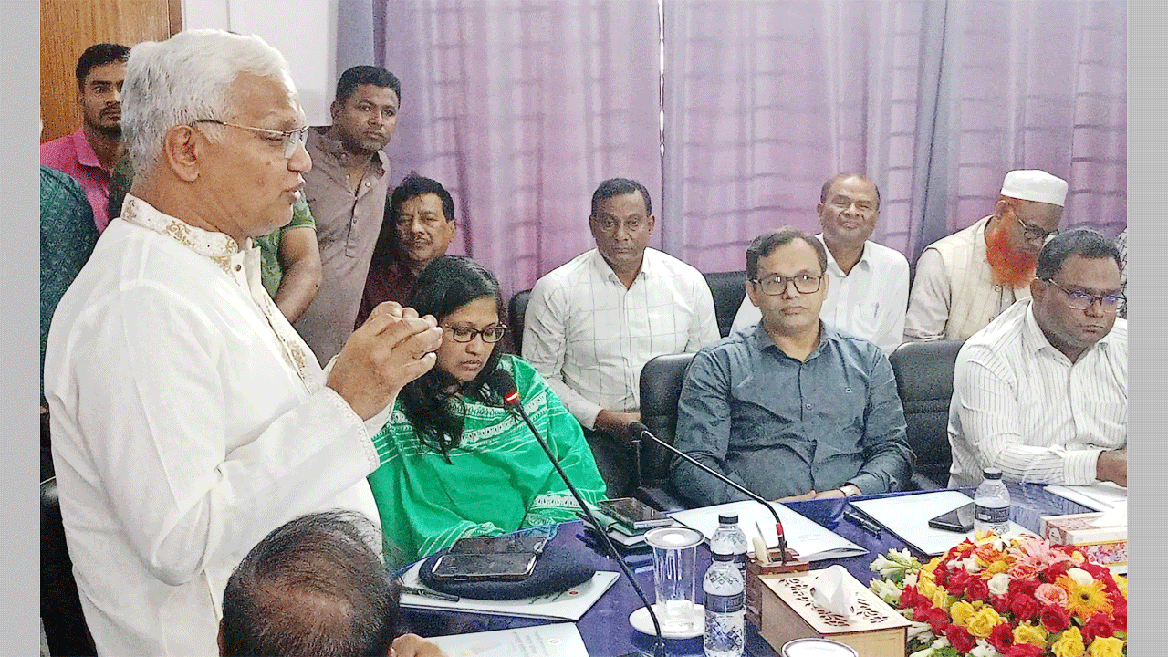 বক্তব্য রাখছেন সমাজকল্যাণমন্ত্রী ডা: এ জেড এম জাহিদ হোসেন