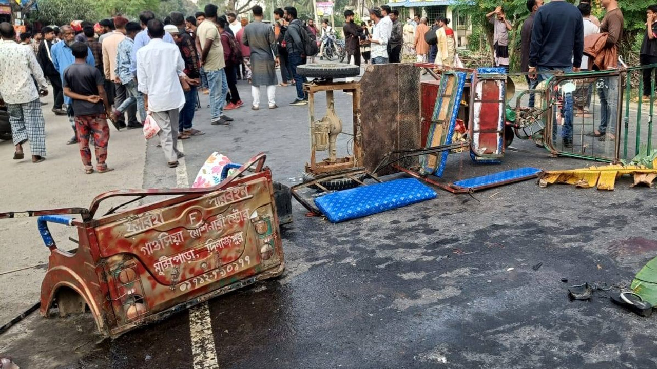 দুর্ঘটনাস্থল ও দুর্ঘটনাকবলিত গাড়ি