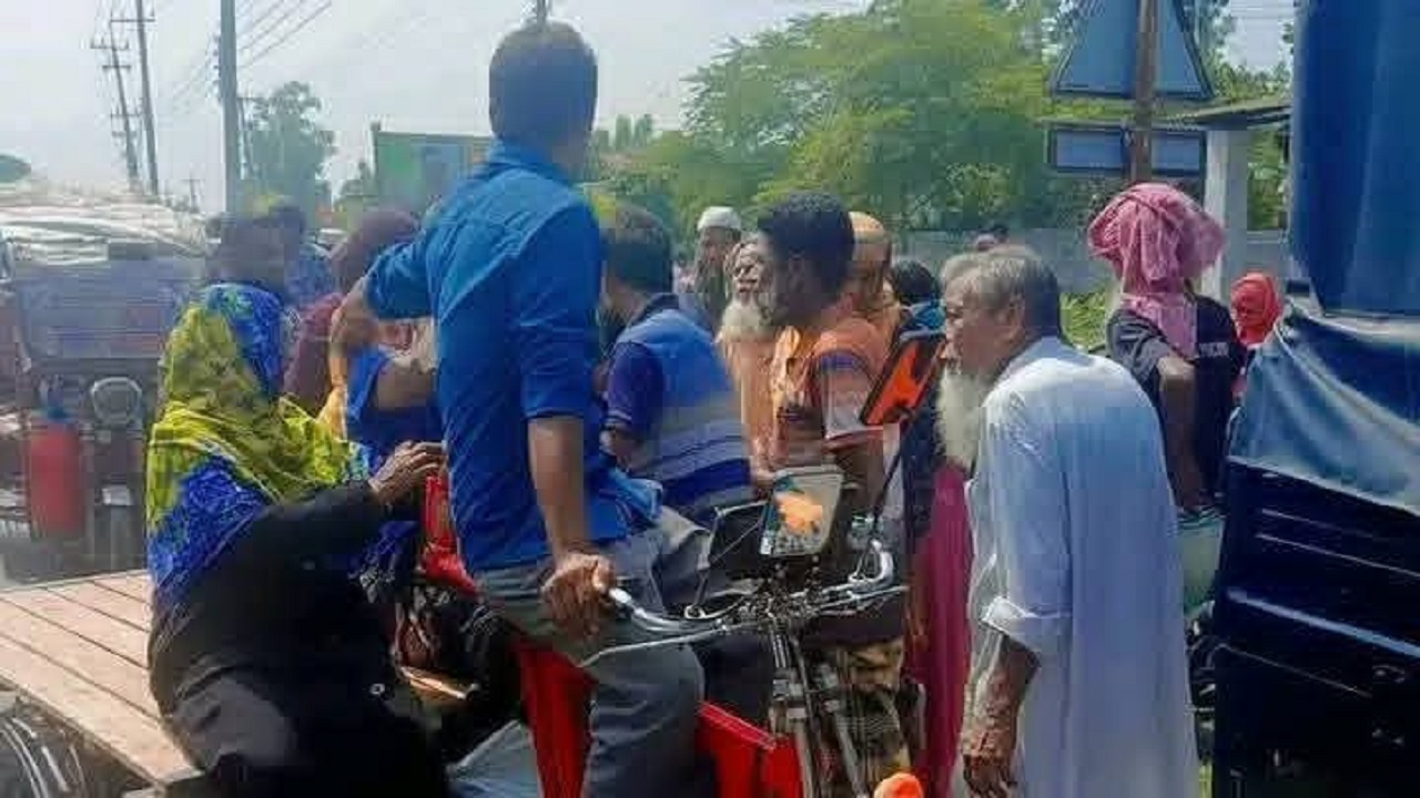 দিনাজপুরে সড়ক দুর্ঘটনায় সাইকেল আরোহী নিহত